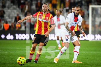 2020-09-10 - Yannick CAHUZAC of Lens and Layvin KURZAWA of PSG during the French championship Ligue 1 football match between RC Lens and Paris Saint-Germain on September 10, 2020 at Bollaert stadium in Lens, France - Photo Matthieu Mirville / DPPI - RC LENS (RACING CLUB DE LENS) VS PARIS SAINT-GERMAIN (PSG) - FRENCH LIGUE 1 - SOCCER