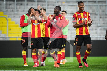 2020-09-10 - Ignatius GANAGO of Lens celebrates with teammates the victory during the French championship Ligue 1 football match between RC Lens and Paris Saint-Germain on September 10, 2020 at Bollaert stadium in Lens, France - Photo Matthieu Mirville / DPPI - RC LENS (RACING CLUB DE LENS) VS PARIS SAINT-GERMAIN (PSG) - FRENCH LIGUE 1 - SOCCER