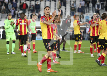 2020-09-10 - Florian Sotoca of Lens celebrates with teammates the victory following the French championship Ligue 1 football match between RC Lens (Racing Club de Lens) and Paris Saint-Germain (PSG) on September 10, 2020 at Stade Felix Bollaert in Lens, France - Photo Juan Soliz / DPPI - RC LENS (RACING CLUB DE LENS) VS PARIS SAINT-GERMAIN (PSG) - FRENCH LIGUE 1 - SOCCER