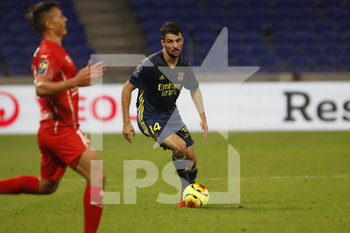 2020-09-18 - Leo DUBOIS of Lyon during the French championship Ligue 1 football match between Olympique Lyonnais and Nimes Olympique on September 18, 2020 at Groupama stadium in Decines-Charpieu near Lyon, France - Photo Romain Biard / Isports / DPPI - OLYMPIQUE LYONNAIS VS NIMES OLYMPIQUE  - FRENCH LIGUE 1 - SOCCER
