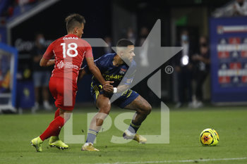 2020-09-18 - Memphis DEPAY of Lyon and Adrian Andr..s CUBAS of Nimes during the French championship Ligue 1 football match between Olympique Lyonnais and Nimes Olympique on September 18, 2020 at Groupama stadium in Decines-Charpieu near Lyon, France - Photo Romain Biard / Isports / DPPI - OLYMPIQUE LYONNAIS VS NIMES OLYMPIQUE  - FRENCH LIGUE 1 - SOCCER