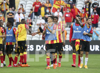 2020-09-19 - Players of Lens celebrate the victory following the French championship Ligue 1 football match between RC Lens and Girondins de Bordeaux on September 19, 2020 at Stade Bollaert-Delelis in Lens, France - Photo Juan Soliz / DPPI - RC LENS VS GIRONDINS DE BORDEAUX  - FRENCH LIGUE 1 - SOCCER