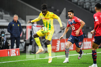 2020-09-25 - Moses SIMON of FC Nantes and Zeki CELIK of Lille during the French championship Ligue 1 football match between Lille OSC and FC Nantes on September 25, 2020 at Pierre Mauroy stadium in Villeneuve-d'Ascq near Lille, France - Photo Matthieu Mirville / DPPI - LILLE OSC AND FC NANTES - FRENCH LIGUE 1 - SOCCER