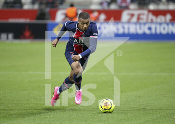 2020-09-27 - Kylian Mbappe of PSG during the French championship Ligue 1 football match between Stade de Reims and Paris Saint-Germain on September 27, 2020 at Stade Auguste Delaune in Reims, France - Photo Juan Soliz / DPPI - STADE DE REIMS VS PARIS SAINT-GERMAIN - FRENCH LIGUE 1 - SOCCER