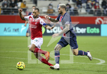 2020-09-27 - Yunis Abdelhamid of Reims, Mauro Icardi of PSG during the French championship Ligue 1 football match between Stade de Reims and Paris Saint-Germain on September 27, 2020 at Stade Auguste Delaune in Reims, France - Photo Juan Soliz / DPPI - STADE DE REIMS VS PARIS SAINT-GERMAIN - FRENCH LIGUE 1 - SOCCER