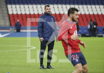 2020-10-02 - Assistant coach of PSG Zsolt Low during the French championship Ligue 1 football match between Paris Saint-Germain and SCO Angers on October 2, 2020 at Parc des Princes stadium in Paris, France - Photo Jean Catuffe / DPPI - PARIS SAINT-GERMAIN VS SCO ANGERS - FRENCH LIGUE 1 - SOCCER