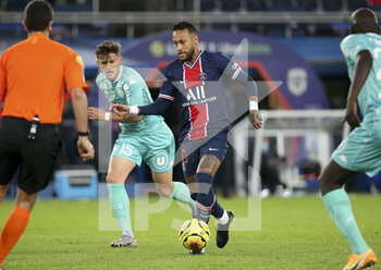 2020-10-02 - Neymar Jr of PSG, Pierrick Capelle of Angers during the French championship Ligue 1 football match between Paris Saint-Germain (PSG) and SCO Angers on October 2, 2020 at Parc des Princes stadium in Paris, France - Photo Jean Catuffe / DPPI - PARIS SAINT-GERMAIN VS SCO ANGERS - FRENCH LIGUE 1 - SOCCER