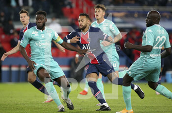 2020-10-02 - Neymar Jr of PSG between Ismael Traore and Sada Thioub of Angers during the French championship Ligue 1 football match between Paris Saint-Germain (PSG) and SCO Angers on October 2, 2020 at Parc des Princes stadium in Paris, France - Photo Jean Catuffe / DPPI - PARIS SAINT-GERMAIN VS SCO ANGERS - FRENCH LIGUE 1 - SOCCER