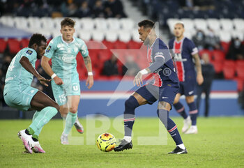 2020-10-02 - Neymar Jr of PSG, Lassana Coulibaly of Angers (left) during the French championship Ligue 1 football match between Paris Saint-Germain (PSG) and SCO Angers on October 2, 2020 at Parc des Princes stadium in Paris, France - Photo Jean Catuffe / DPPI - PARIS SAINT-GERMAIN VS SCO ANGERS - FRENCH LIGUE 1 - SOCCER