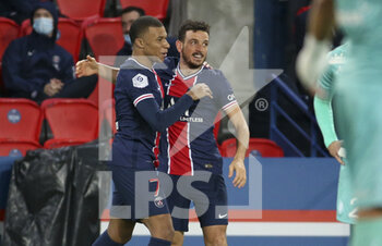 2020-10-02 - Alessandro Florenzi of PSG celebrates his goal with Kylian Mbappe (left) during the French championship Ligue 1 football match between Paris Saint-Germain and SCO Angers on October 2, 2020 at Parc des Princes stadium in Paris, France - Photo Jean Catuffe / DPPI - PARIS SAINT-GERMAIN VS SCO ANGERS - FRENCH LIGUE 1 - SOCCER