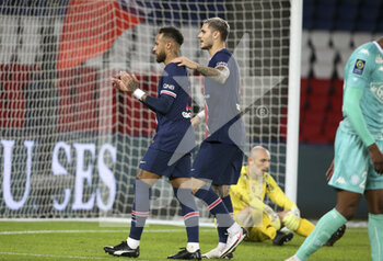 2020-10-02 - Neymar Jr of PSG celebrates his first goal with Mauro Icardi while goalkeeper of Angers Paul Bernardoni sits during the French championship Ligue 1 football match between Paris Saint-Germain and SCO Angers on October 2, 2020 at Parc des Princes stadium in Paris, France - Photo Jean Catuffe / DPPI - PARIS SAINT-GERMAIN VS SCO ANGERS - FRENCH LIGUE 1 - SOCCER
