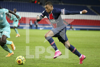 2020-10-02 - Kylian Mbappe of PSG during the French championship Ligue 1 football match between Paris Saint-Germain and SCO Angers on October 2, 2020 at Parc des Princes stadium in Paris, France - Photo Jean Catuffe / DPPI - PARIS SAINT-GERMAIN VS SCO ANGERS - FRENCH LIGUE 1 - SOCCER
