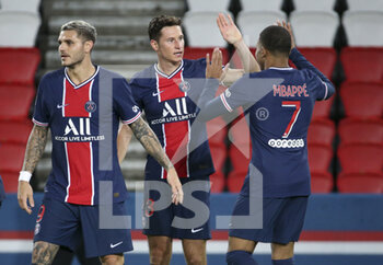 2020-10-02 - Julian Draxler of PSG celebrates his goal with Mauro Icardi, Kylian Mbappe during the French championship Ligue 1 football match between Paris Saint-Germain (PSG) and SCO Angers on October 2, 2020 at Parc des Princes stadium in Paris, France - Photo Jean Catuffe / DPPI - PARIS SAINT-GERMAIN VS SCO ANGERS - FRENCH LIGUE 1 - SOCCER