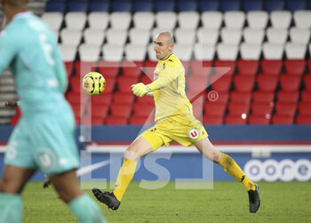 2020-10-02 - Goalkeeper of Angers Paul Bernardoni during the French championship Ligue 1 football match between Paris Saint-Germain (PSG) and SCO Angers on October 2, 2020 at Parc des Princes stadium in Paris, France - Photo Jean Catuffe / DPPI - PARIS SAINT-GERMAIN VS SCO ANGERS - FRENCH LIGUE 1 - SOCCER