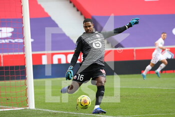 2020-12-06 - Mike Maignan goalkeeper LOSC during the French championship Ligue 1 football match between Lille OSC and AS Monaco on December 6, 2020 at Pierre Mauroy stadium in Villeneuve-d'Ascq, France - Photo Laurent Sanson / LS Medianord / DPPI - LILLE OSC VS AS MONACO - FRENCH LIGUE 1 - SOCCER