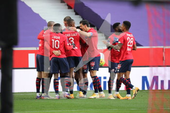 2020-12-06 - Congratulations team LOSC after one goal during the French championship Ligue 1 football match between Lille OSC and AS Monaco on December 6, 2020 at Pierre Mauroy stadium in Villeneuve-d'Ascq, France - Photo Laurent Sanson / LS Medianord / DPPI - LILLE OSC VS AS MONACO - FRENCH LIGUE 1 - SOCCER