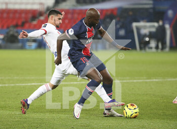 2020-12-13 - Danilo Pereira of PSG, Houssem Aouar of Lyon (left) during the French championship Ligue 1 football match between Paris Saint-Germain (PSG) and Olympique Lyonnais (OL) on December 13, 2020 at Parc des Princes stadium in Paris, France - Photo Jean Catuffe / DPPI - PARIS SAINT-GERMAIN (PSG) VS OLYMPIQUE LYONNAIS (OL) - FRENCH LIGUE 1 - SOCCER