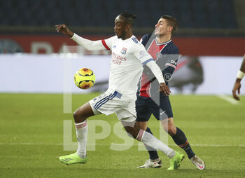 2020-12-13 - Tino Kadewere of Lyon, Marco Verratti of PSG during the French championship Ligue 1 football match between Paris Saint-Germain (PSG) and Olympique Lyonnais (OL) on December 13, 2020 at Parc des Princes stadium in Paris, France - Photo Jean Catuffe / DPPI - PARIS SAINT-GERMAIN (PSG) VS OLYMPIQUE LYONNAIS (OL) - FRENCH LIGUE 1 - SOCCER