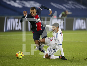 2020-12-13 - Kylian Mbappe of PSG, Bruno Guimaraes of Lyon during the French championship Ligue 1 football match between Paris Saint-Germain (PSG) and Olympique Lyonnais (OL) on December 13, 2020 at Parc des Princes stadium in Paris, France - Photo Jean Catuffe / DPPI - PARIS SAINT-GERMAIN (PSG) VS OLYMPIQUE LYONNAIS (OL) - FRENCH LIGUE 1 - SOCCER