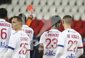 2020-12-13 - Thiago Mendes of Lyon receives a red card from referee Benoit Bastien after a fault on Neymar Jr of PSG during the French championship Ligue 1 football match between Paris Saint-Germain (PSG) and Olympique Lyonnais (OL) on December 13, 2020 at Parc des Princes stadium in Paris, France - Photo Jean Catuffe / DPPI - PARIS SAINT-GERMAIN (PSG) VS OLYMPIQUE LYONNAIS (OL) - FRENCH LIGUE 1 - SOCCER