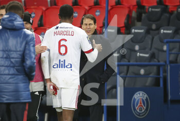 2020-12-13 - Coach of Olympique Lyonnais Rudi Garcia celebrates the victory with Marcelo Guedes of Lyon following the French championship Ligue 1 football match between Paris Saint-Germain (PSG) and Olympique Lyonnais (OL) on December 13, 2020 at Parc des Princes stadium in Paris, France - Photo Jean Catuffe / DPPI - PARIS SAINT-GERMAIN (PSG) VS OLYMPIQUE LYONNAIS (OL) - FRENCH LIGUE 1 - SOCCER