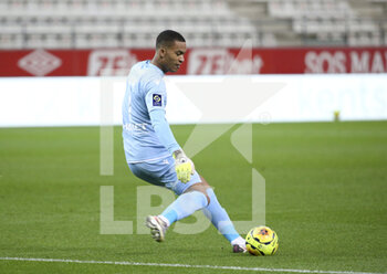 2020-12-16 - Goalkeeper of FC Nantes Alban Lafont during the French championship Ligue 1 football match between Stade de Reims and FC Nantes on December 16, 2020 at Stade Auguste Delaune in Reims, France - Photo Jean Catuffe / DPPI - STADE DE REIMS VS FC NANTES - FRENCH LIGUE 1 - SOCCER