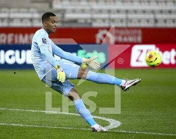 2020-12-16 - Goalkeeper of FC Nantes Alban Lafont during the French championship Ligue 1 football match between Stade de Reims and FC Nantes on December 16, 2020 at Stade Auguste Delaune in Reims, France - Photo Jean Catuffe / DPPI - STADE DE REIMS VS FC NANTES - FRENCH LIGUE 1 - SOCCER