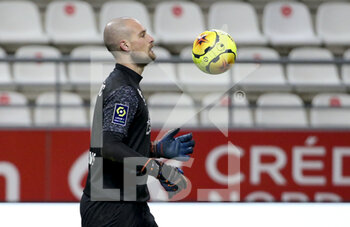 2020-12-16 - Goalkeeper of Reims Predrag Rajkovic during the French championship Ligue 1 football match between Stade de Reims and FC Nantes on December 16, 2020 at Stade Auguste Delaune in Reims, France - Photo Jean Catuffe / DPPI - STADE DE REIMS VS FC NANTES - FRENCH LIGUE 1 - SOCCER