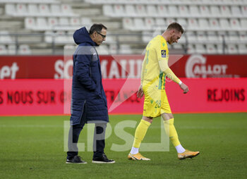 2020-12-16 - Coach of FC Nantes Patrick Collot, Renaud Emond of FC Nantes following the French championship Ligue 1 football match between Stade de Reims and FC Nantes on December 16, 2020 at Stade Auguste Delaune in Reims, France - Photo Jean Catuffe / DPPI - STADE DE REIMS VS FC NANTES - FRENCH LIGUE 1 - SOCCER