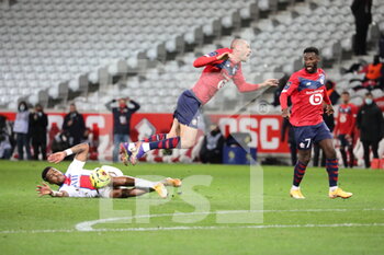2020-12-20 - Duel Kimpembe 3 PSG and Yilmaz 17 Losc during the French championship Ligue 1 football match between Lille OSC and Paris Saint-Germain on December 20, 2020 at Pierre Mauroy stadium in Villeneuve-d'Ascq near Lille, France - Photo Laurent Sanson / LS Medianord / DPPI - LILLE OSC VS PARIS SAINT-GERMAIN - FRENCH LIGUE 1 - SOCCER