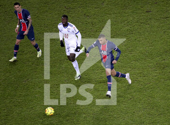 2020-12-23 - Kylian Mbappe of PSG (right), Ibrahima Sissoko of Strasbourg, Angel Di Maria of PSG during the French championship Ligue 1 football match between Paris Saint-Germain (PSG) and RC Strasbourg on December 23, 2020 at Parc des Princes stadium in Paris, France - Photo Jean Catuffe / DPPI - PARIS SAINT-GERMAIN (PSG) VS RC STRASBOURG - FRENCH LIGUE 1 - SOCCER
