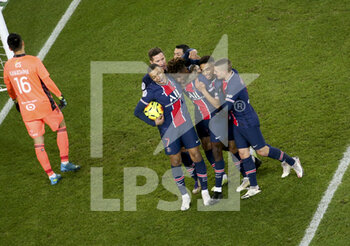 2020-12-23 - Timothee Pembele of PSG (center) celebrates his goal with teammates during the French championship Ligue 1 football match between Paris Saint-Germain (PSG) and RC Strasbourg on December 23, 2020 at Parc des Princes stadium in Paris, France - Photo Jean Catuffe / DPPI - PARIS SAINT-GERMAIN (PSG) VS RC STRASBOURG - FRENCH LIGUE 1 - SOCCER