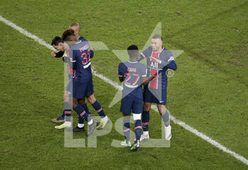 2020-12-23 - Kylian Mbappe of PSG (right) celebrates his goal with Idrissa Gueye Gana and teammates during the French championship Ligue 1 football match between Paris Saint-Germain (PSG) and RC Strasbourg on December 23, 2020 at Parc des Princes stadium in Paris, France - Photo Jean Catuffe / DPPI - PARIS SAINT-GERMAIN (PSG) VS RC STRASBOURG - FRENCH LIGUE 1 - SOCCER