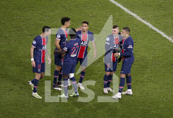 2020-12-23 - Kylian Mbappe of PSG (right) celebrates his goal with Marco Verratti and teammates during the French championship Ligue 1 football match between Paris Saint-Germain (PSG) and RC Strasbourg on December 23, 2020 at Parc des Princes stadium in Paris, France - Photo Jean Catuffe / DPPI - PARIS SAINT-GERMAIN (PSG) VS RC STRASBOURG - FRENCH LIGUE 1 - SOCCER