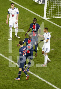 2020-12-23 - Moise Kean of PSG (center) celebrates his goal with teammates during the French championship Ligue 1 football match between Paris Saint-Germain (PSG) and RC Strasbourg on December 23, 2020 at Parc des Princes stadium in Paris, France - Photo Jean Catuffe / DPPI - PARIS SAINT-GERMAIN (PSG) VS RC STRASBOURG - FRENCH LIGUE 1 - SOCCER