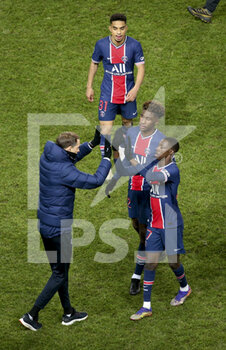 2020-12-23 - Coach of PSG Thomas Tuchel salutes his players, from bottom Bandiougou Fadiga, Timothee Pembele, Colin Dagba following the French championship Ligue 1 football match between Paris Saint-Germain (PSG) and RC Strasbourg on December 23, 2020 at Parc des Princes stadium in Paris, France - Photo Jean Catuffe / DPPI - PARIS SAINT-GERMAIN (PSG) VS RC STRASBOURG - FRENCH LIGUE 1 - SOCCER