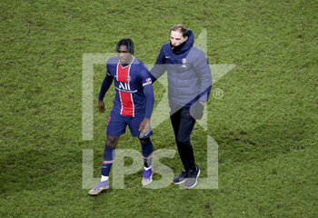 2020-12-23 - Coach of PSG Thomas Tuchel salutes his players, Moise Kean following the French championship Ligue 1 football match between Paris Saint-Germain (PSG) and RC Strasbourg on December 23, 2020 at Parc des Princes stadium in Paris, France - Photo Jean Catuffe / DPPI - PARIS SAINT-GERMAIN (PSG) VS RC STRASBOURG - FRENCH LIGUE 1 - SOCCER