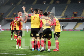2020-12-23 - Congratulation team after goal RC Lens during the French championship Ligue 1 football match between RC Lens and Stade brestois 29 on December 23, 2020 at Bollaert-Delelis stadium in Lens, France - Photo Laurent Sanson / LS Medianord / DPPI - RC LENS VS STADE BRESTOIS 29 - FRENCH LIGUE 1 - SOCCER