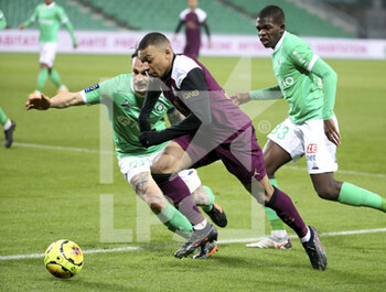 2021-01-06 - Kylian Mbappe of PSG, Mathieu Debuchy of Saint-Etienne (left) during the French championship Ligue 1 football match between AS Saint-Etienne (ASSE) and Paris Saint-Germain (PSG) on January 6, 2021 at stade Geoffroy Guichard in Saint-Etienne, France - Photo Jean Catuffe / DPPI - AS SAINT-ETIENNE (ASSE) VS PARIS SAINT-GERMAIN (PSG) - FRENCH LIGUE 1 - SOCCER