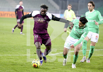 2021-01-06 - Moise Kean of PSG, Aimen Moueffek of Saint-Etienne during the French championship Ligue 1 football match between AS Saint-Etienne (ASSE) and Paris Saint-Germain (PSG) on January 6, 2021 at stade Geoffroy Guichard in Saint-Etienne, France - Photo Jean Catuffe / DPPI - AS SAINT-ETIENNE (ASSE) VS PARIS SAINT-GERMAIN (PSG) - FRENCH LIGUE 1 - SOCCER