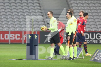 2021-01-06 - Arbitres match during the French championship Ligue 1 football match between Lille OSC and Angers SCO on January 6, 2021 at Pierre Mauroy stadium in Villeneuve-d'Ascq near Lille, France - Photo Laurent Sanson / LS Medianord / DPPI - LILLE OSC VS ANGERS SCO - FRENCH LIGUE 1 - SOCCER