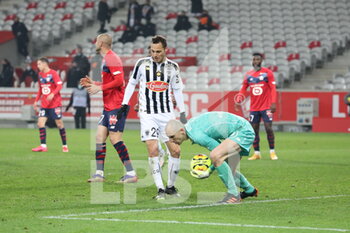 2021-01-06 - Bernardoni goalkeeper 1 Angers during the French championship Ligue 1 football match between Lille OSC and Angers SCO on January 6, 2021 at Pierre Mauroy stadium in Villeneuve-d'Ascq near Lille, France - Photo Laurent Sanson / LS Medianord / DPPI - LILLE OSC VS ANGERS SCO - FRENCH LIGUE 1 - SOCCER
