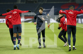 2021-01-09 - Assistant coach of PSG Sebastiano Pochettino during the warm up before the French championship Ligue 1 football match between Paris Saint-Germain (PSG) and Stade Brestois 29 on January 9, 2021 at Parc des Princes stadium in Paris, France - Photo Jean Catuffe / DPPI - PARIS SAINT-GERMAIN (PSG) AND STADE BRESTOIS - FRENCH LIGUE 1 - SOCCER