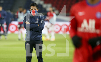 2021-01-09 - Assistant coach of PSG Jesus Perez during the warm up before the French championship Ligue 1 football match between Paris Saint-Germain (PSG) and Stade Brestois 29 on January 9, 2021 at Parc des Princes stadium in Paris, France - Photo Jean Catuffe / DPPI - PARIS SAINT-GERMAIN (PSG) AND STADE BRESTOIS - FRENCH LIGUE 1 - SOCCER