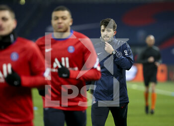 2021-01-09 - Assistant coach of PSG Sebastiano Pochettino during the warm up before the French championship Ligue 1 football match between Paris Saint-Germain (PSG) and Stade Brestois 29 on January 9, 2021 at Parc des Princes stadium in Paris, France - Photo Jean Catuffe / DPPI - PARIS SAINT-GERMAIN (PSG) AND STADE BRESTOIS - FRENCH LIGUE 1 - SOCCER