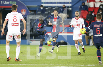 2021-01-09 - Idrissa Gueye Gana of PSG during the French championship Ligue 1 football match between Paris Saint-Germain (PSG) and Stade Brestois 29 on January 9, 2021 at Parc des Princes stadium in Paris, France - Photo Jean Catuffe / DPPI - PARIS SAINT-GERMAIN (PSG) AND STADE BRESTOIS - FRENCH LIGUE 1 - SOCCER