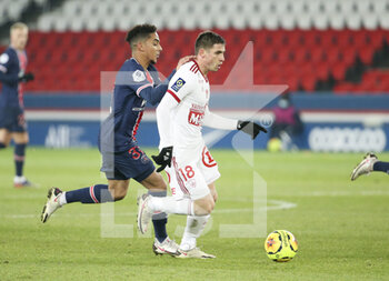 2021-01-09 - Romain Perraud of Brest, Colin Dagba of PSG (left) during the French championship Ligue 1 football match between Paris Saint-Germain (PSG) and Stade Brestois 29 on January 9, 2021 at Parc des Princes stadium in Paris, France - Photo Jean Catuffe / DPPI - PARIS SAINT-GERMAIN (PSG) AND STADE BRESTOIS - FRENCH LIGUE 1 - SOCCER