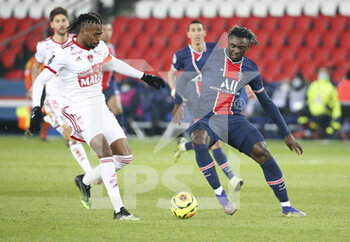 2021-01-09 - Jean-Kevin Duverne of Brest, Moise Kean of PSG during the French championship Ligue 1 football match between Paris Saint-Germain (PSG) and Stade Brestois 29 on January 9, 2021 at Parc des Princes stadium in Paris, France - Photo Jean Catuffe / DPPI - PARIS SAINT-GERMAIN (PSG) AND STADE BRESTOIS - FRENCH LIGUE 1 - SOCCER