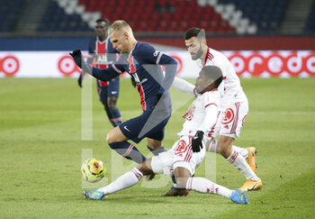 2021-01-09 - Mitchel Bakker of PSG, Ronael Pierre-Gabriel, Franck Honorat of Brest during the French championship Ligue 1 football match between Paris Saint-Germain (PSG) and Stade Brestois 29 on January 9, 2021 at Parc des Princes stadium in Paris, France - Photo Jean Catuffe / DPPI - PARIS SAINT-GERMAIN (PSG) AND STADE BRESTOIS - FRENCH LIGUE 1 - SOCCER