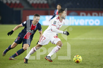 2021-01-09 - Haris Belkebla of Brest, Ander Herrera of PSG (left) during the French championship Ligue 1 football match between Paris Saint-Germain (PSG) and Stade Brestois 29 on January 9, 2021 at Parc des Princes stadium in Paris, France - Photo Jean Catuffe / DPPI - PARIS SAINT-GERMAIN (PSG) AND STADE BRESTOIS - FRENCH LIGUE 1 - SOCCER
